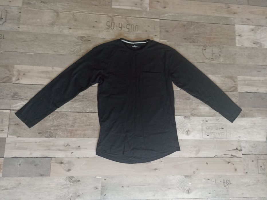 Czarny longsleeve Reserved