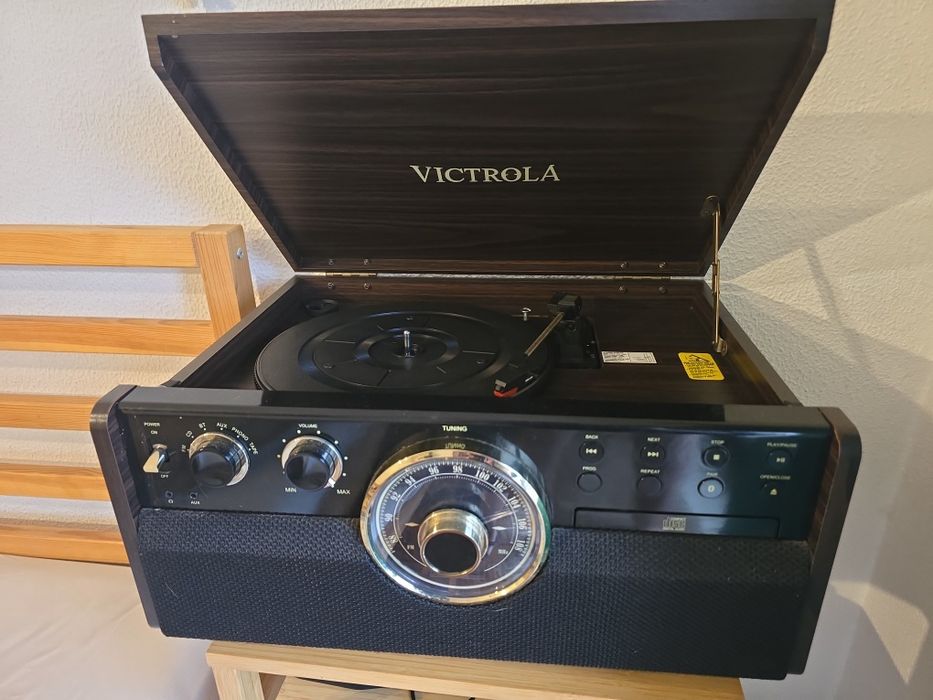Victrola 6-in-1 Premium – Gira-Discos + CD + Cassete + Bluetooth