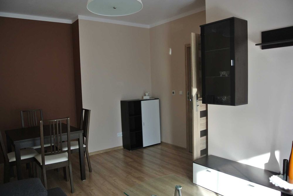 Przytulne 45 m² z garażem i komórką – 3 minuty od metra Imielin!