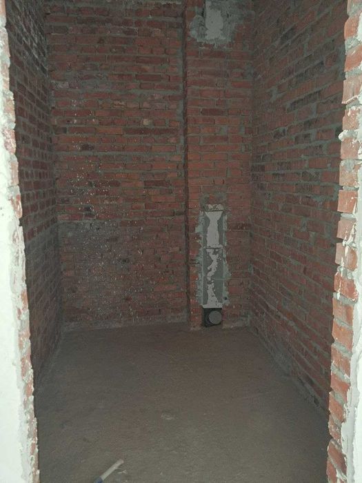 Продаж 2-к квартира . Клубний  будинок біля парку.  Тихо, зручно. Без%