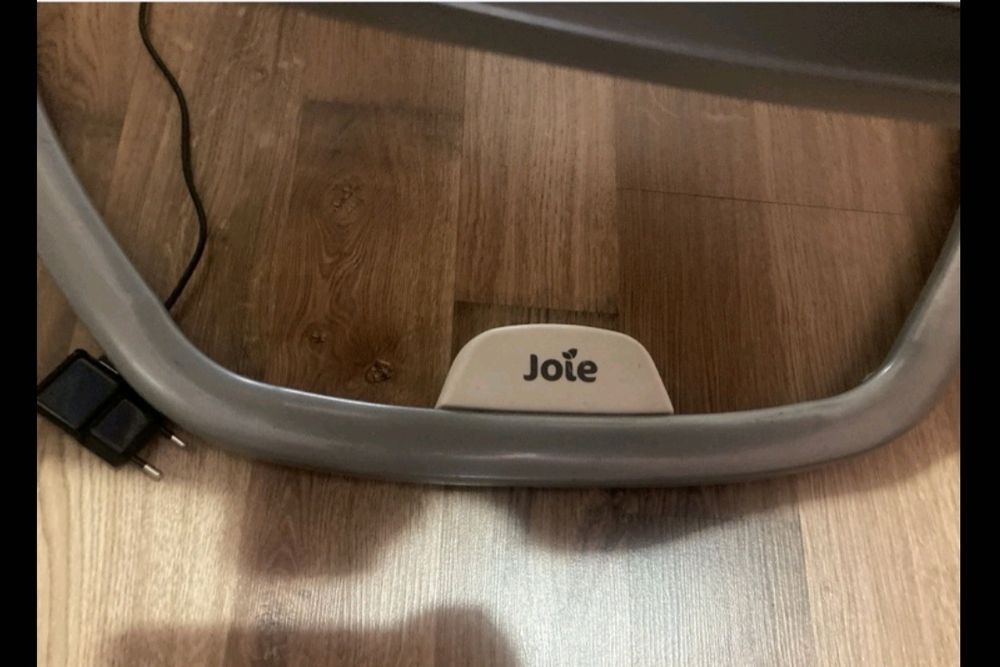 Колисальний центр joie в гарному стані