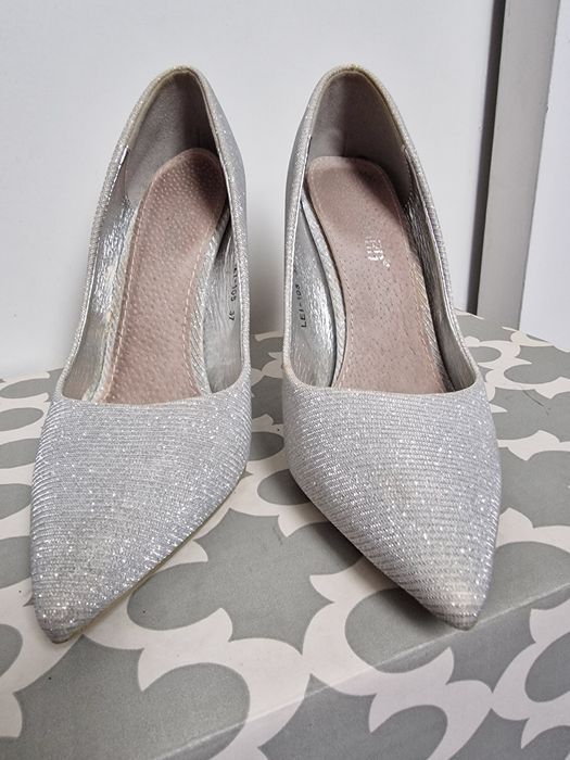 Szpilki srebrne połyskujące