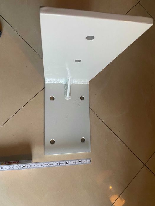 Uchwyty stalowe do montażu słupów drewnianych altany ogrodowej