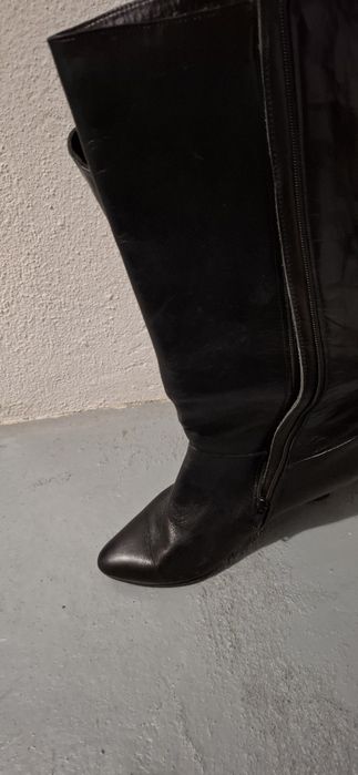 Botas pretas em pele cano alto Tam38