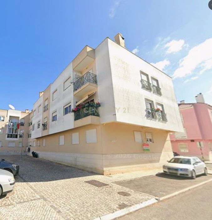 Arrendamento de apartamento T2, mobilado, na Charneca da Caparica.