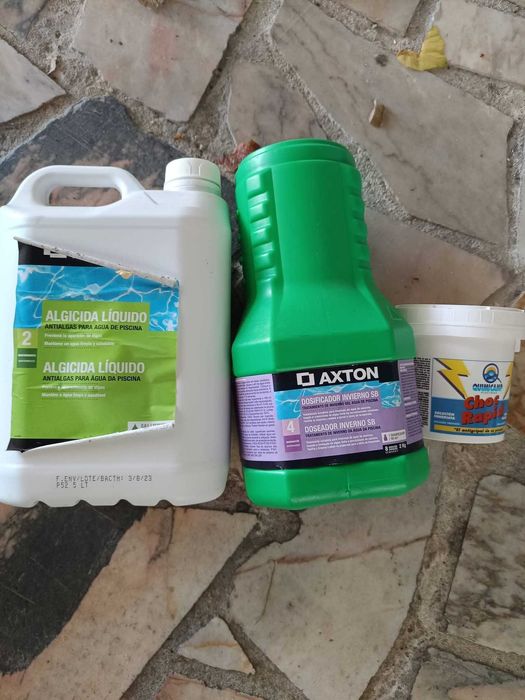 Vendo. Produtos de piscina 20€.