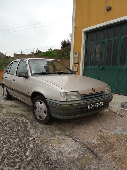 Carro em muito bom estado Opel kadett único em portugal