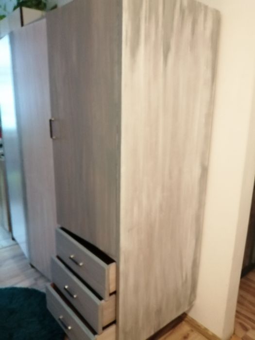 Szafa PRL na nóżkach