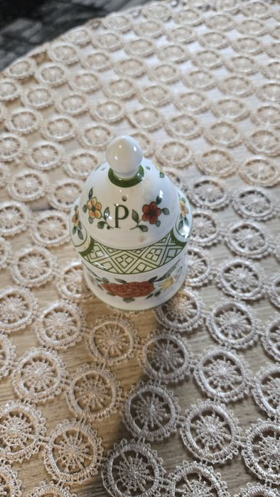 Pojemnik na sól lub pieprzniczka bo pisze P.