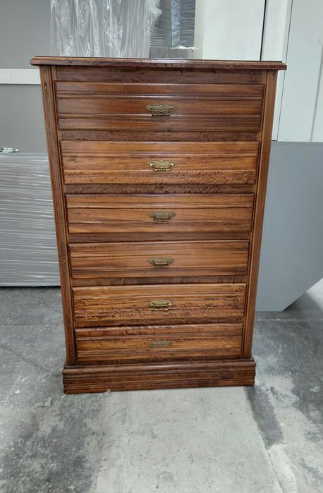 Camiseiro em madeira com 6 gavetas