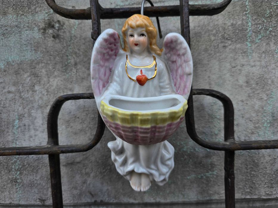 Stara porcelanowa kropielnica Anioł
