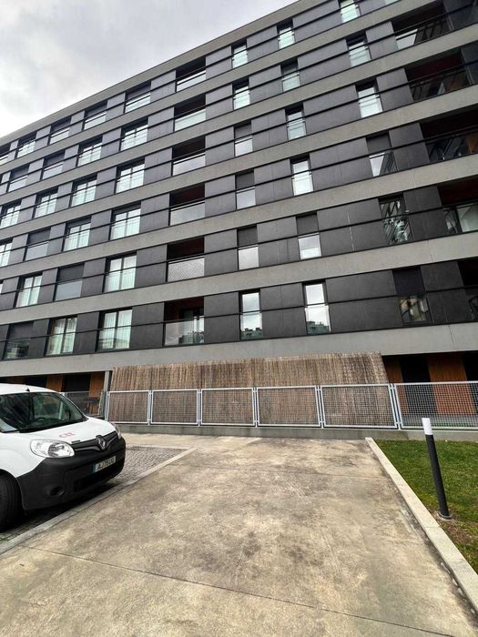 Apartamento T1 + Pátio Ext. + Parque Coberto / Porto - Asprela - Hospital São João