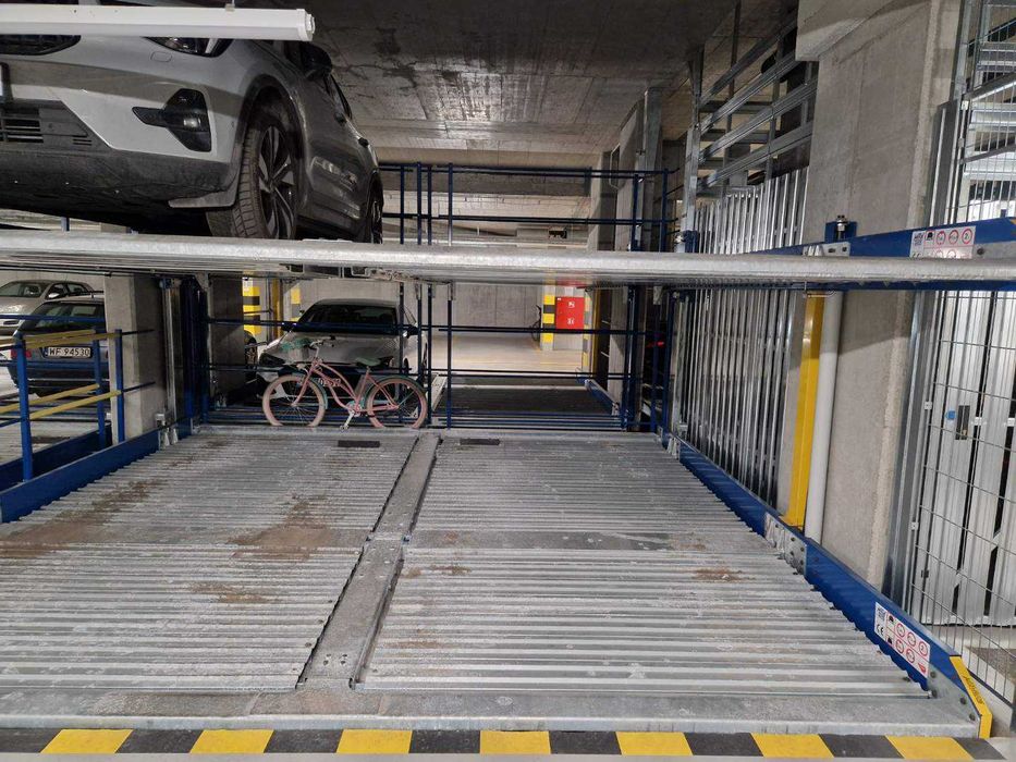 Sprzedam miejsce garażowe na platformie Umińskiego 2