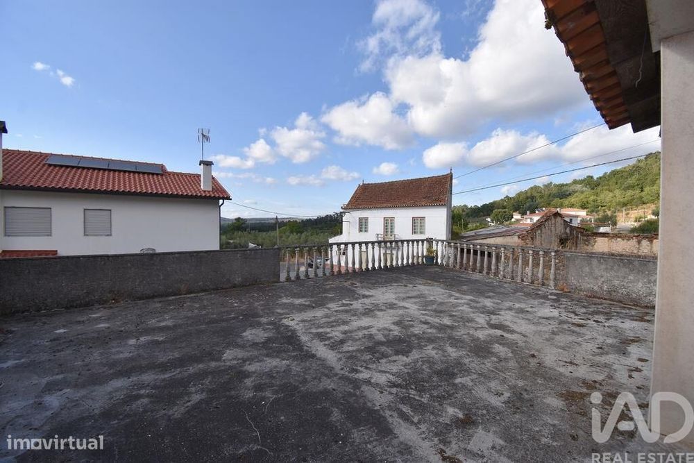 Casa tradicional T3 em Miranda do Corvo de 220,00 m2