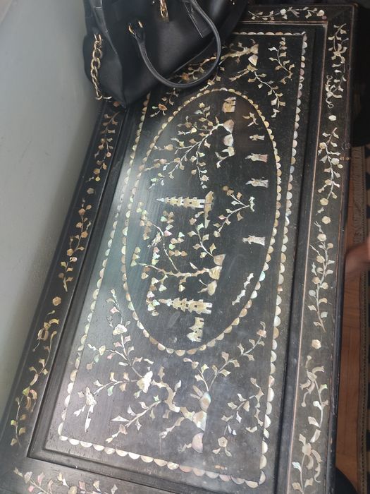 Baú chinês original, com apliques em madrepérola