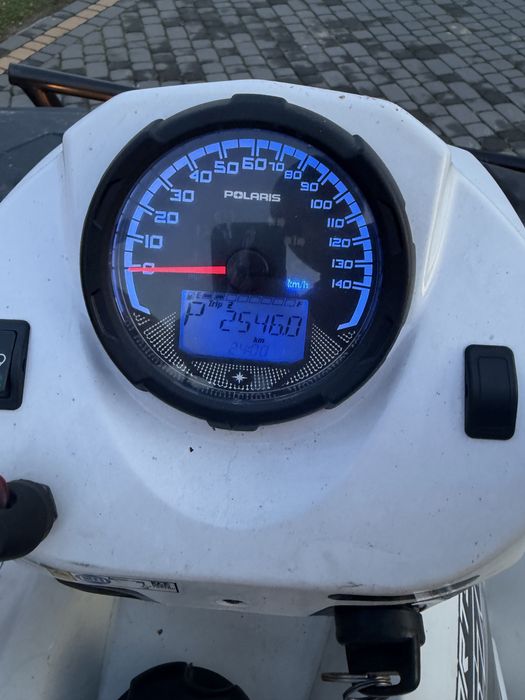 Quad polaris 570