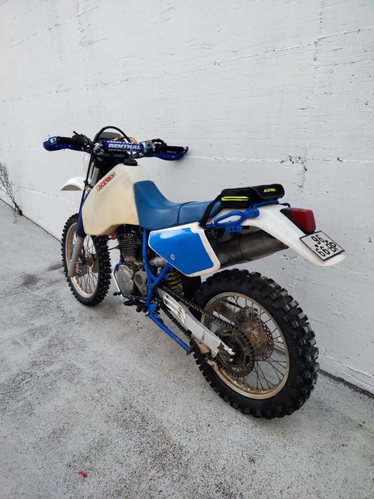 Suzuki DR 350 em Bom Estado