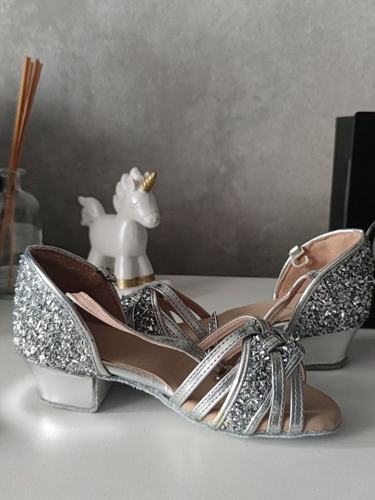 Сріблясті туфлі для бальних танців танцювальні. Танцевальные туфли