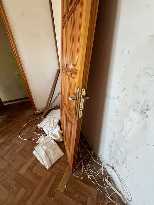 Продаю меж комнатный двери