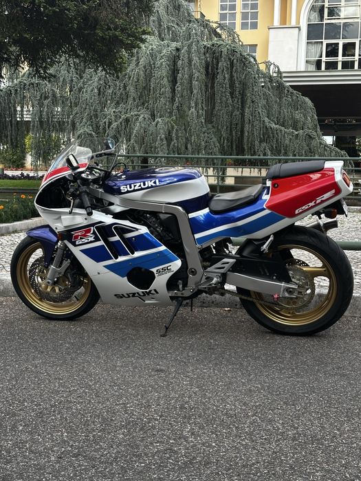 Suzuki GSX-R 400R (GK76A)