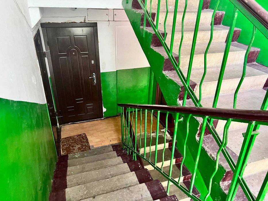 Продам 2х комнатную район "Варуса"