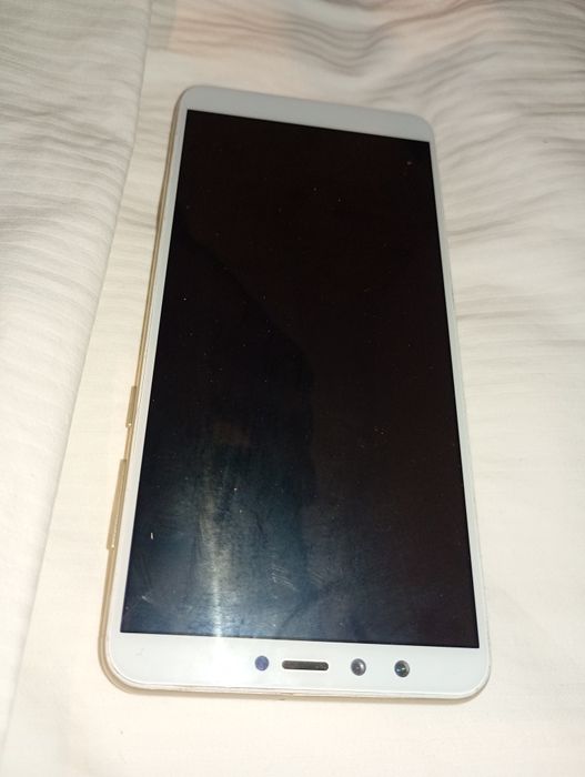 Vendo *Huawei Y9 2018*, modelo FLA-LX2, em bom estado de funcionamento