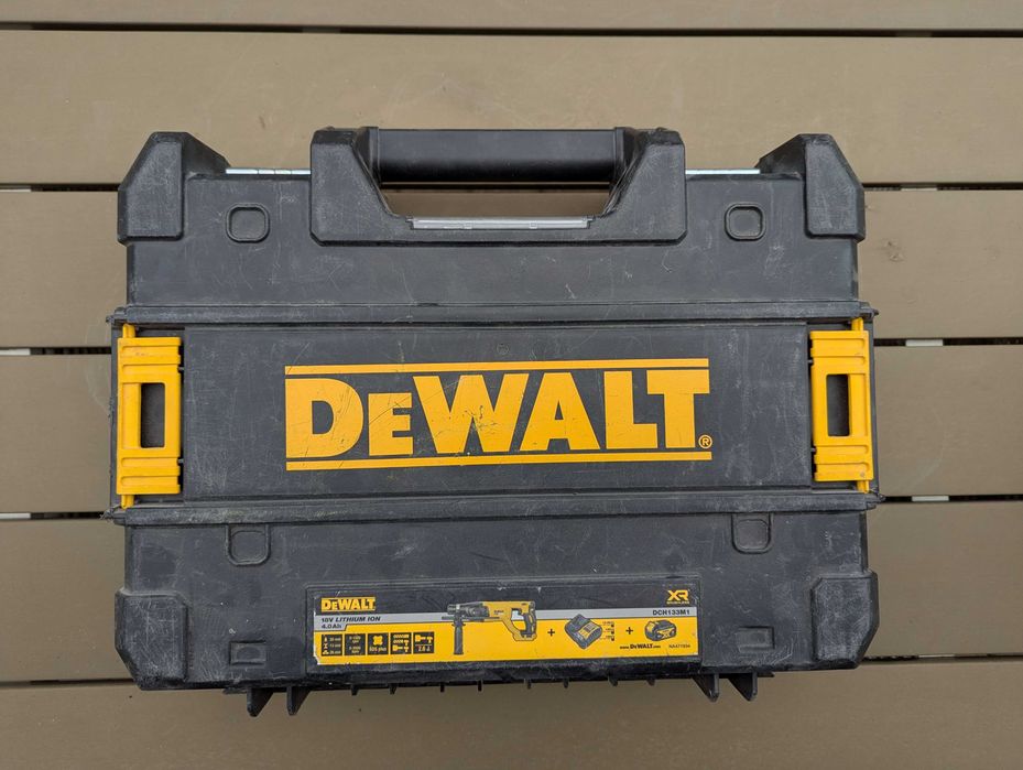 Młoto-wiertarka Dewalt DCH133NT + ładowarka + akumulator