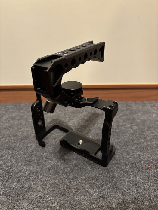 Camera Cage JLwin em Alumínio p/ Sony A7IV / A7SIII + Pega de Topo