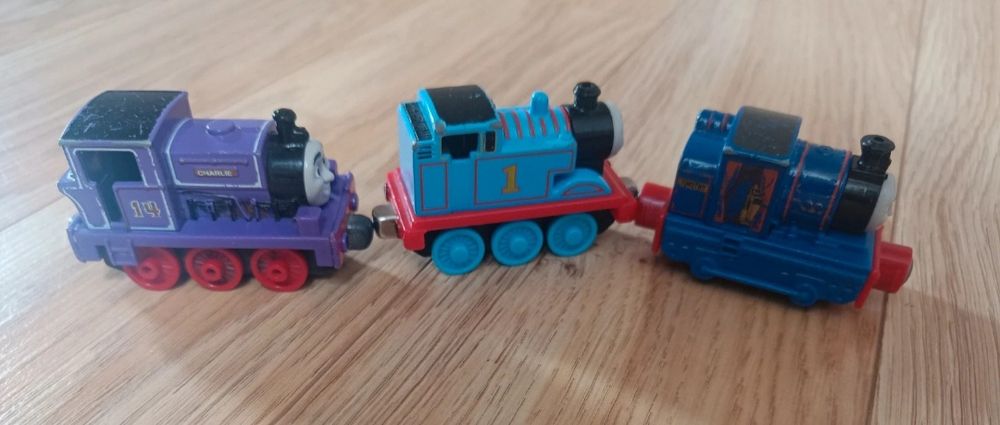 3 szt.  Lokomotywa na magnes