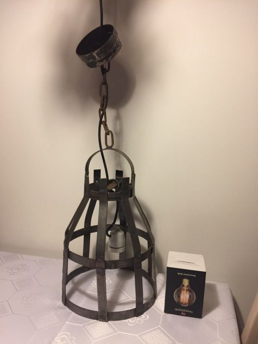Ręcznie wykonana lampa w stylu industrialnym