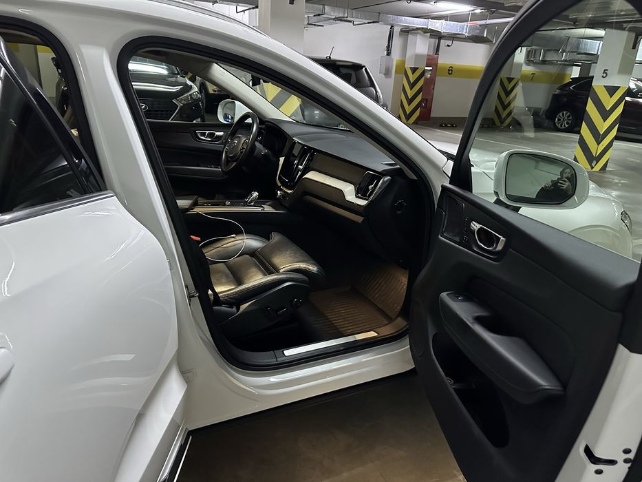 Volvo XC60 2022 Официальный
