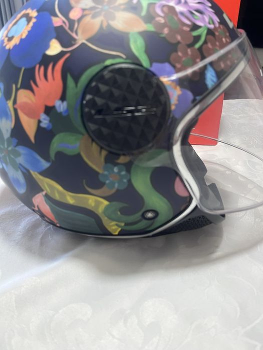 Capacete L52 colorido - como novo