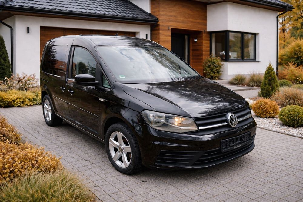 Volkswagen Caddy 7 osobowy zadbany