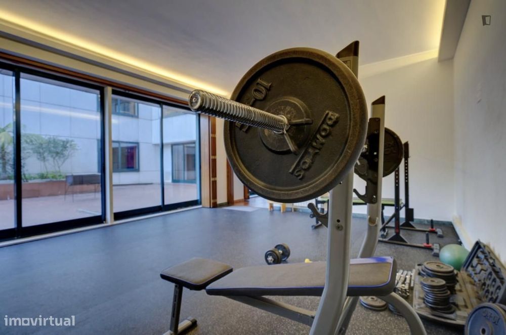 Quarto - localizado em Sete Rios Lisbon