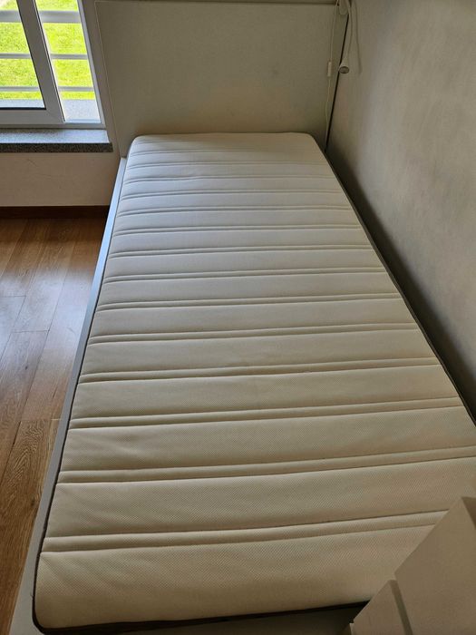 Cama 90x200 + estrado ripas + colchão de molas + caixas de arrumação