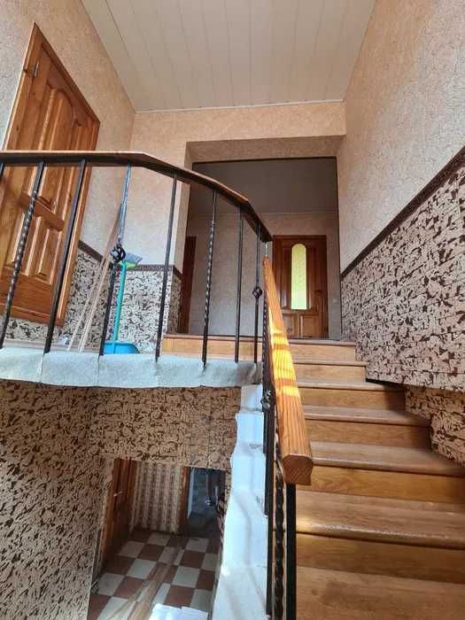 (13)  Продам красивый большой дом