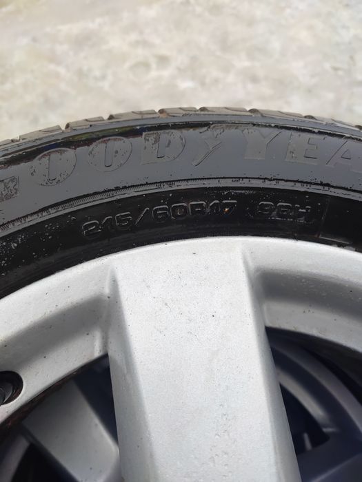 Шины 215/60/17 Good Year UltraGrip Performance
