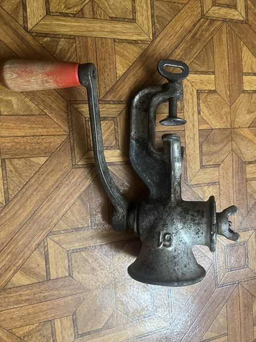 Антикварная мясорубка