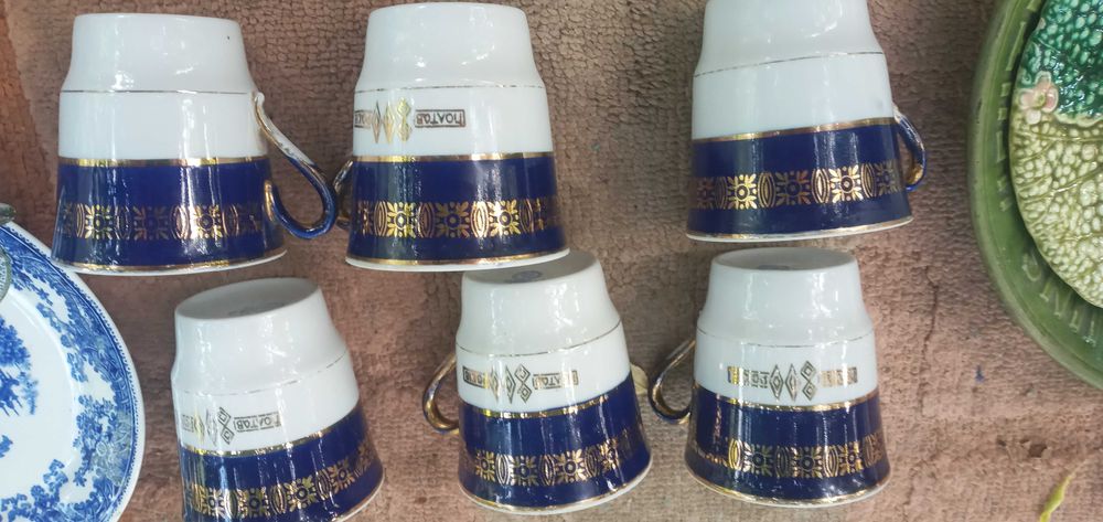 Тарелки старые Вазочка Чашки