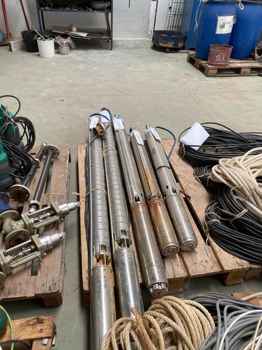 Bombas de água para furos e quadros Grundfos -Depósito 30.000L inox