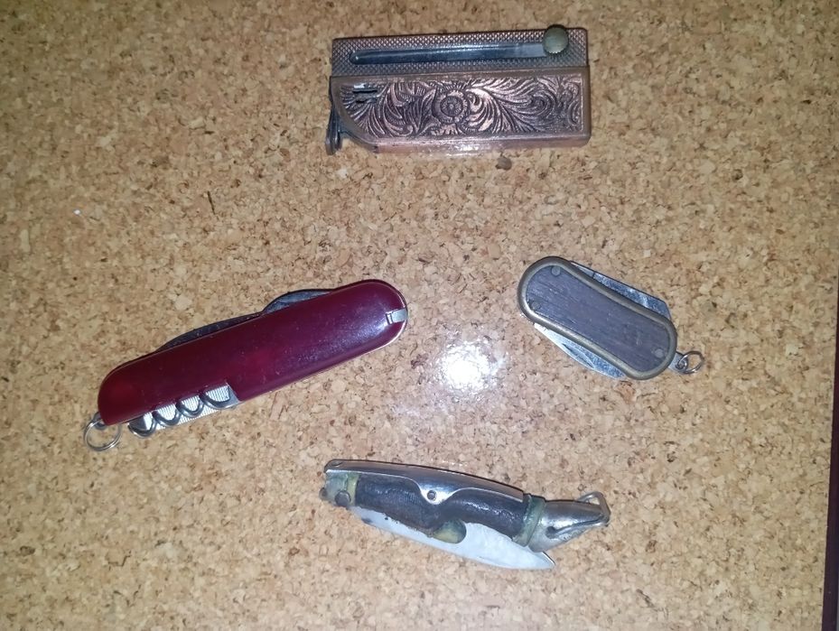 Canivetes e esqueiros antigos