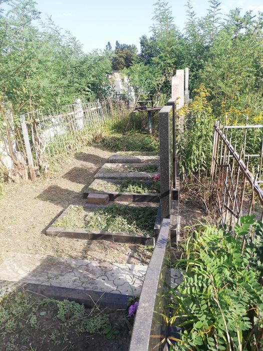 Прибирання могил