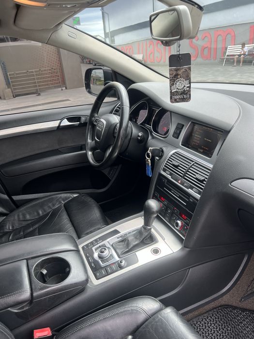 Автомобіль Q7 2010