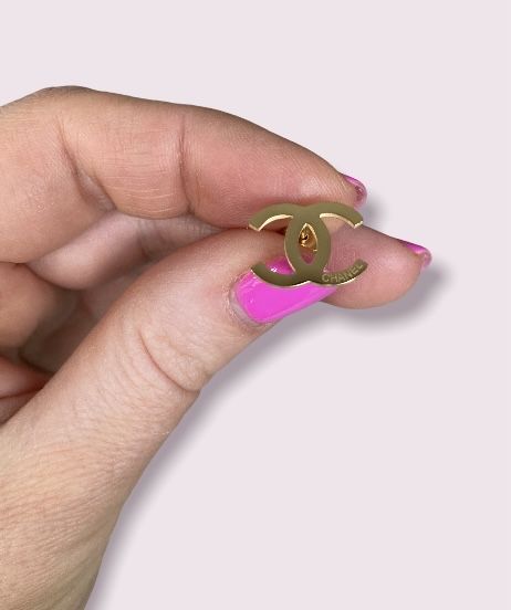 Kolczyki cc złote stal logo