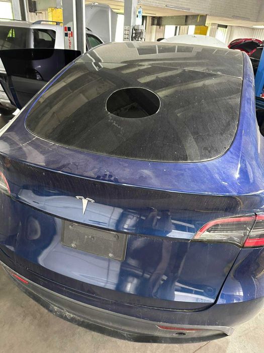 Продам лобове скло Tesla MY