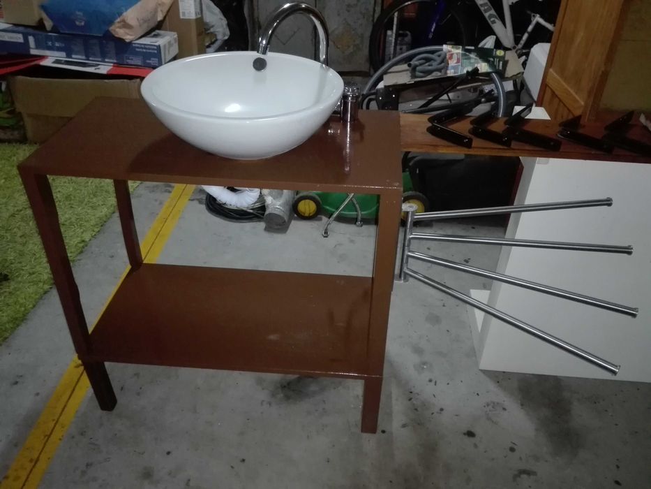 Vendo um lavatório-Móvel