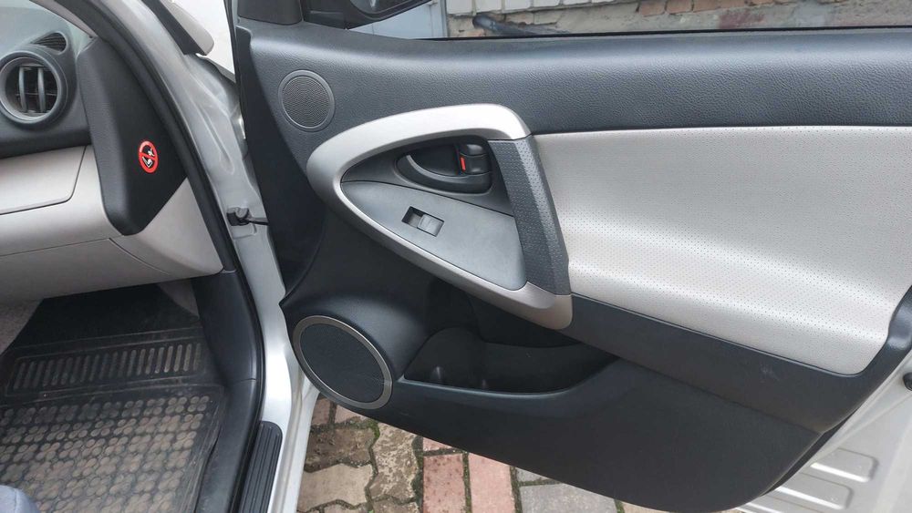 Toyota RAV - 4 лонг 2006 рік газ-бензин