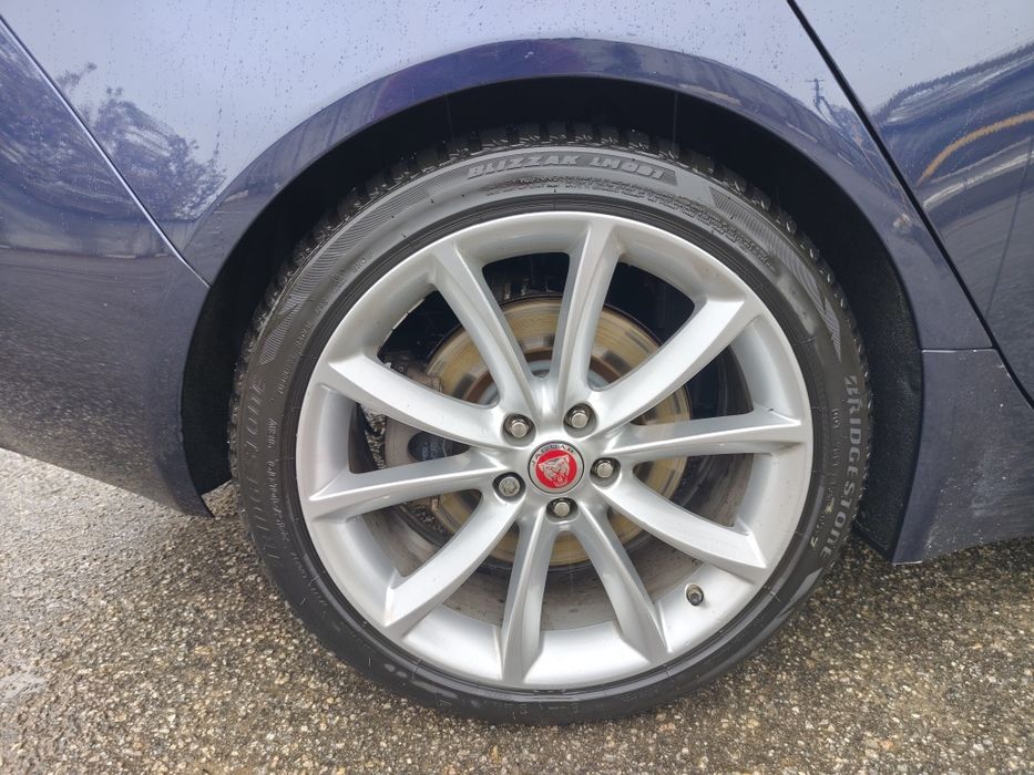 Jaguar XE/абсолютно справне авто