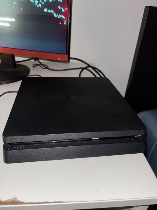 PS4 Slim 1TB + Comando Original + FIFA 20