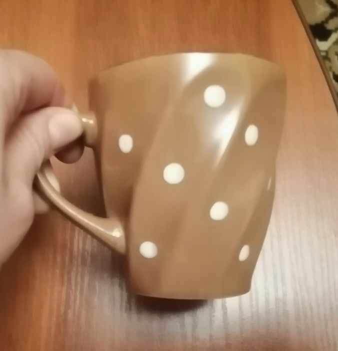 Кружки фарфорові.